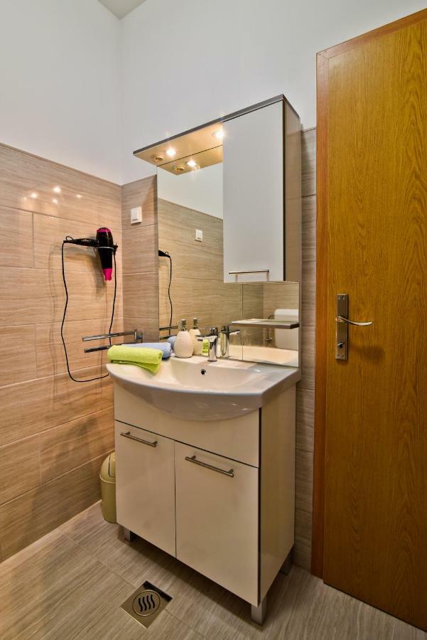 Apartament Mica *