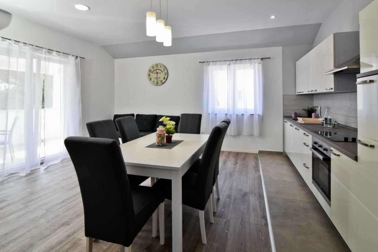 Mica Apartment Vrsi