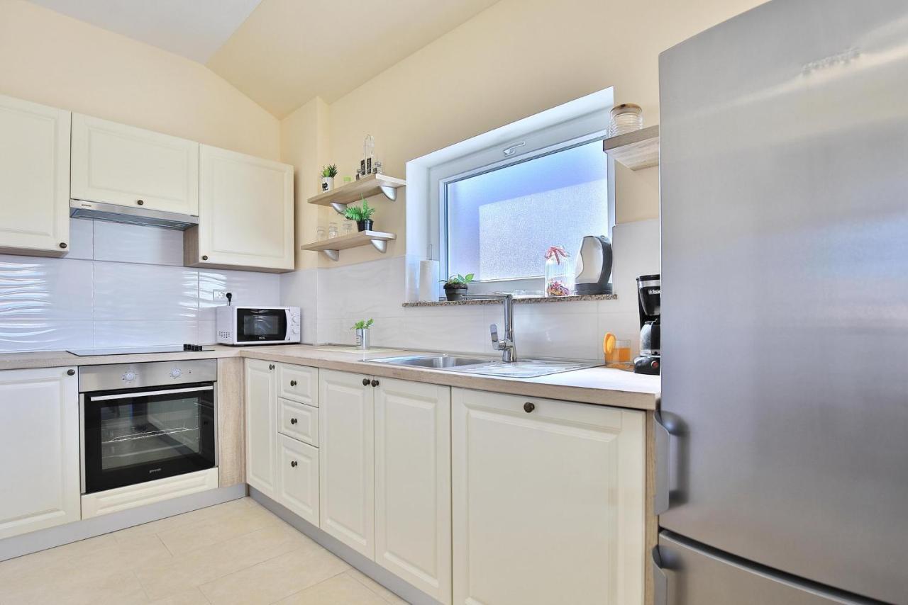 Apartament Mica